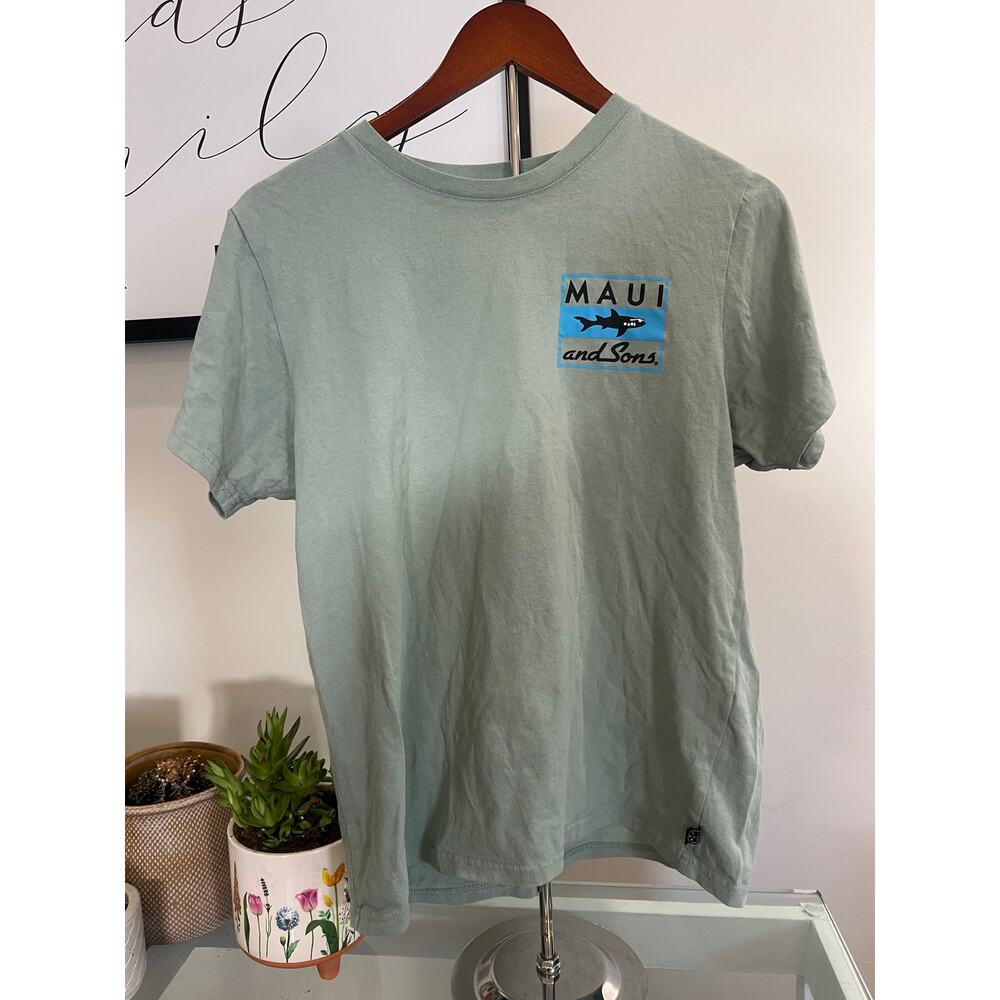 Light green men’s graphic tee by Maui and Sons, size small
